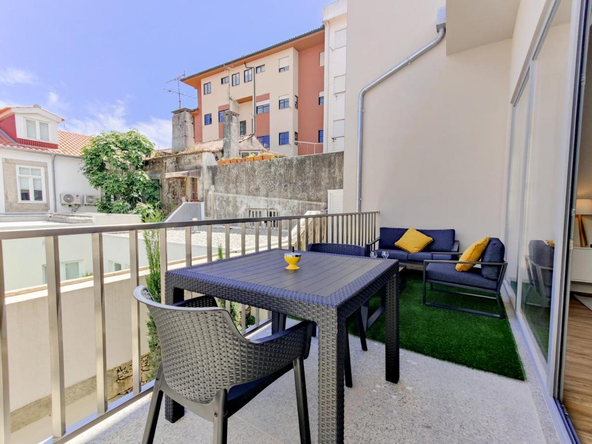 Coutinho - Modern Ap In The Centre With Balcony *